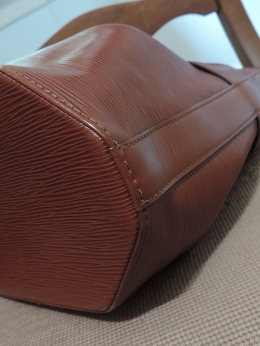Louis Vuitton SAC D'EPAULE PM Lightweight Epi Leather Kenyan Fawn Brown - Picture 7 of 16